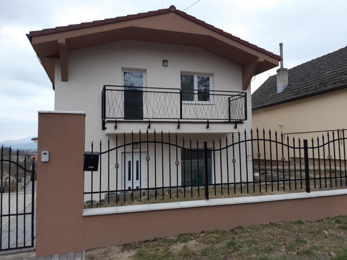 Apartamento Vilka Čachtice Exterior foto