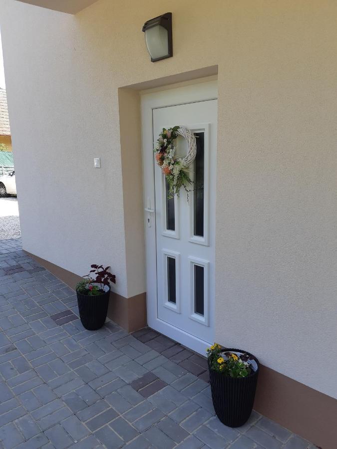 Apartamento Vilka Čachtice Exterior foto